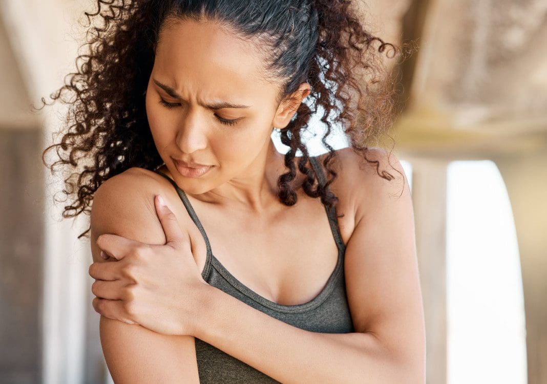 shot-of-an-attractive-young-woman-suffering-from-a-2022-09-14-00-09-32-utc_02