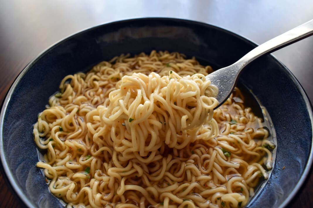 instant-noodles-in-a-bowl-2023-11-27-05-13-55-utc_02