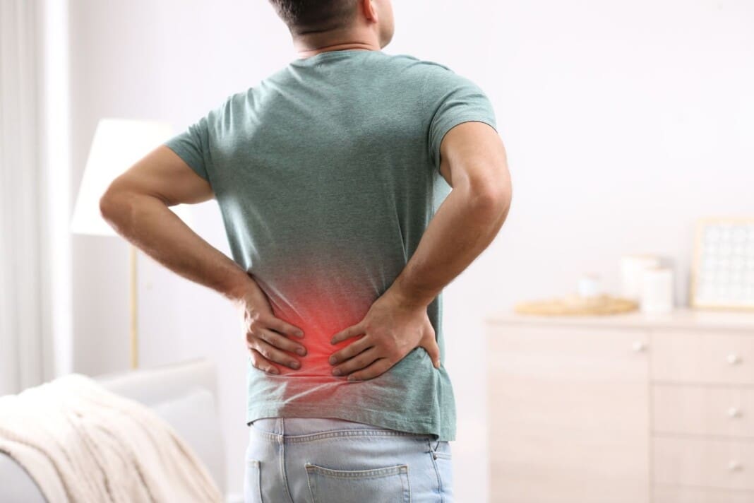 person-experiencing-back-pain-in-Sioux-Falls-sd